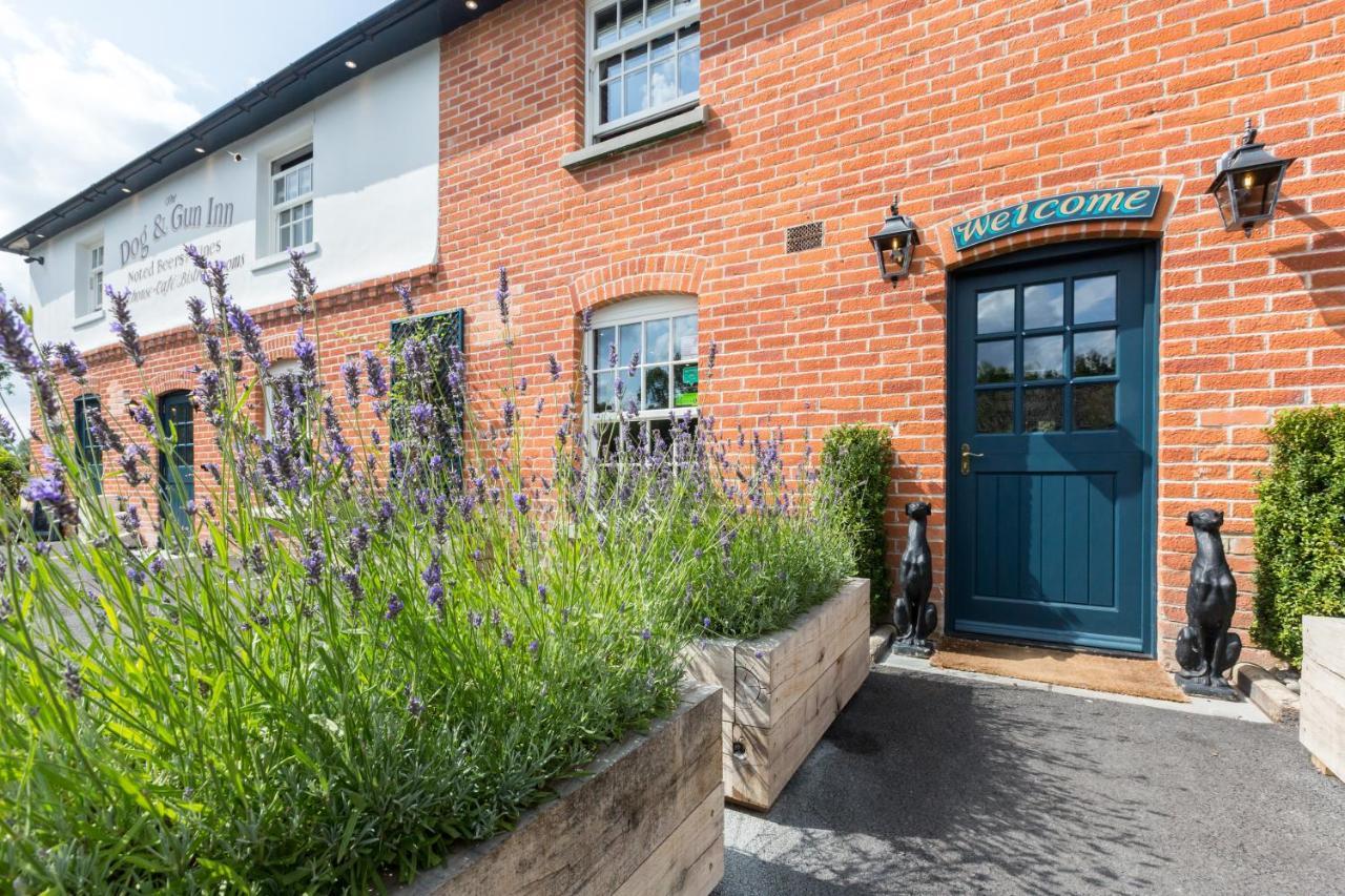 The Dog & Gun Inn Netheravon 外观 照片