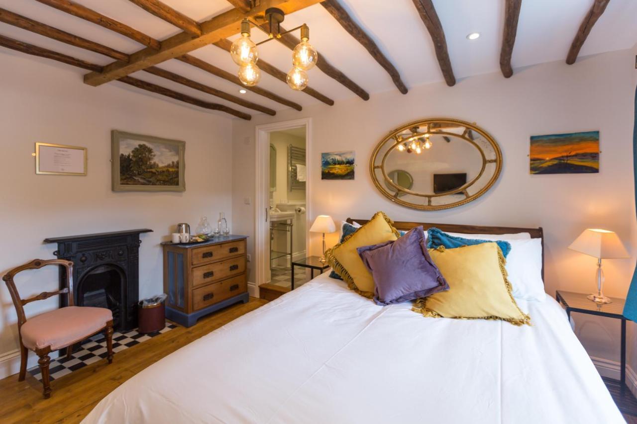 The Dog & Gun Inn Netheravon 外观 照片