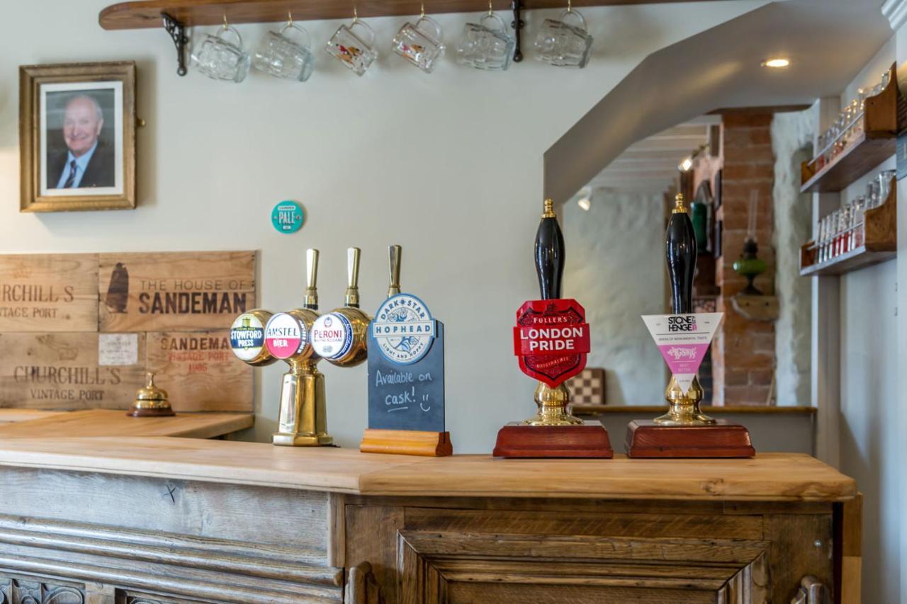 The Dog & Gun Inn Netheravon 外观 照片