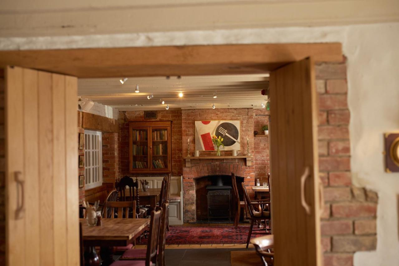 The Dog & Gun Inn Netheravon 外观 照片