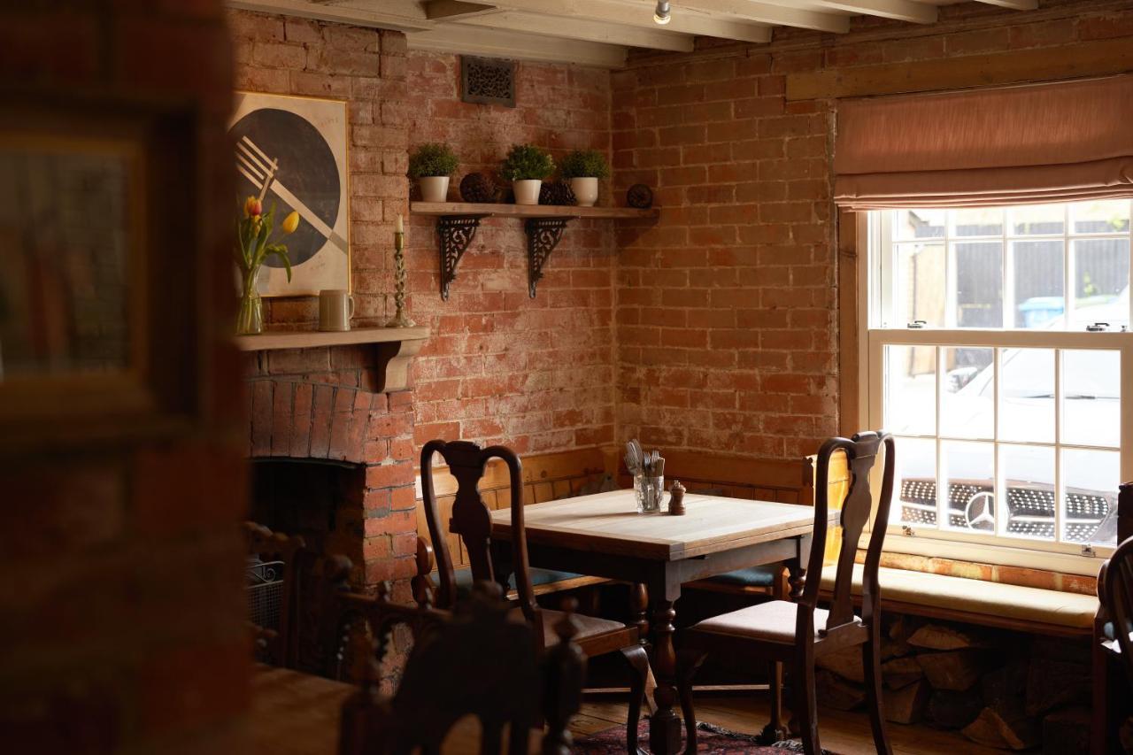 The Dog & Gun Inn Netheravon 外观 照片