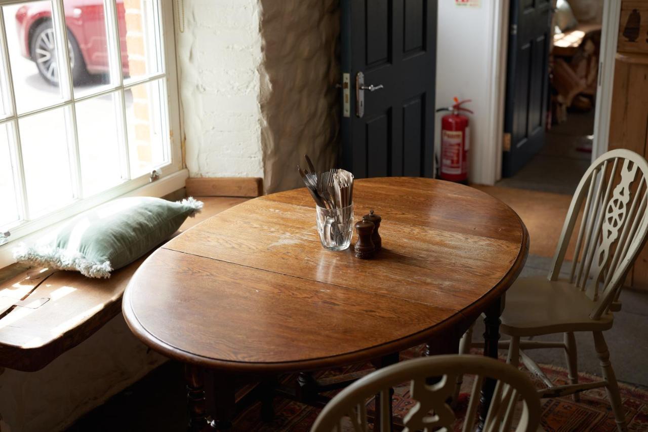 The Dog & Gun Inn Netheravon 外观 照片