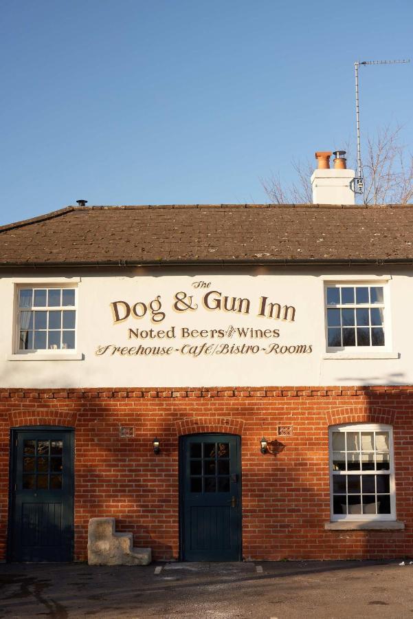 The Dog & Gun Inn Netheravon 外观 照片